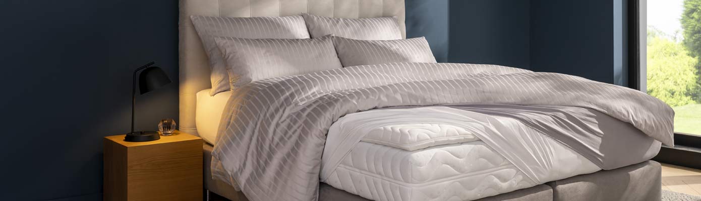 Topper Bett mit Matratze und Topper