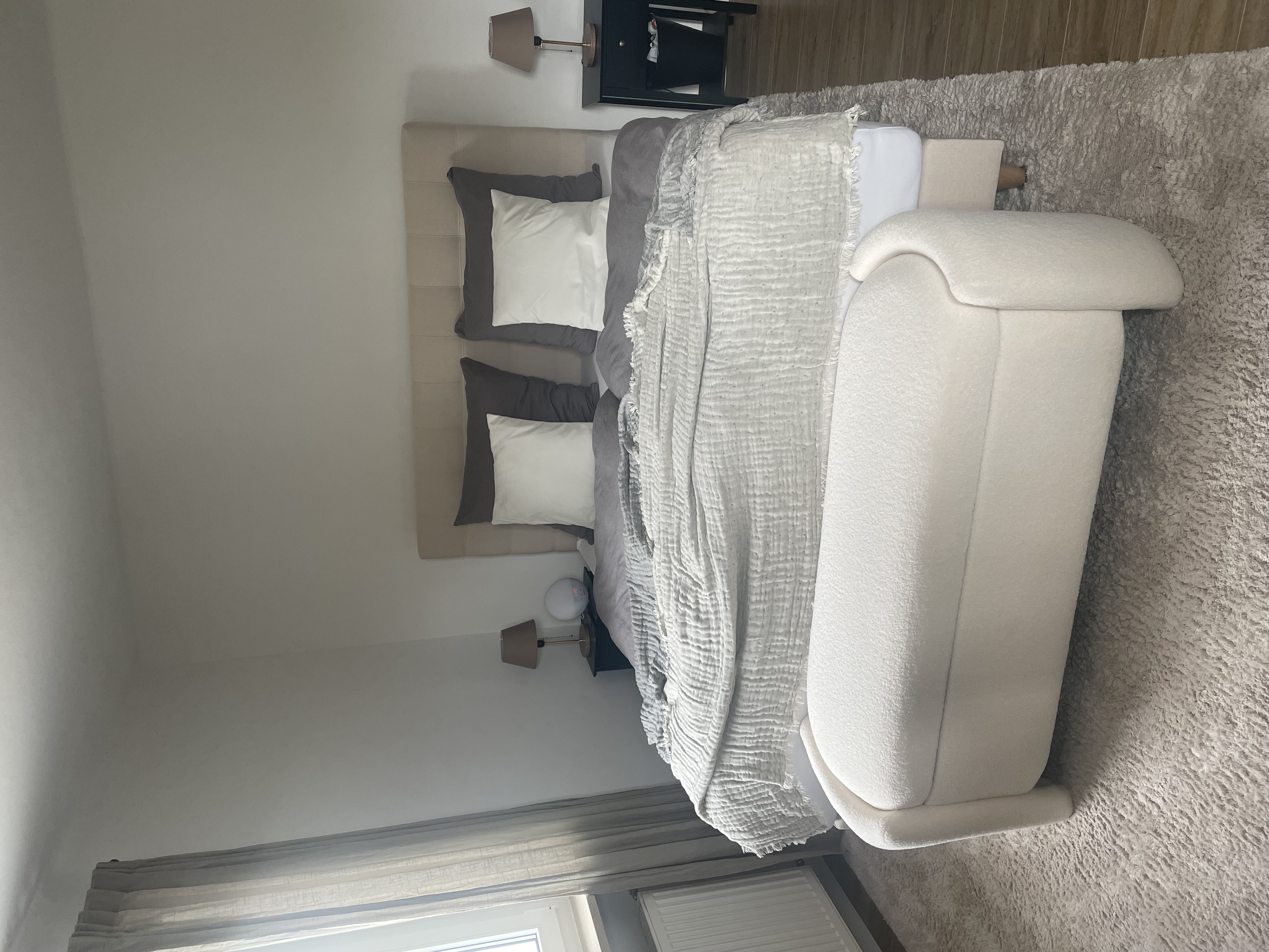 Kundenfoto Boxspringbett in Schlafzimmer in Stoff Seattle Natur